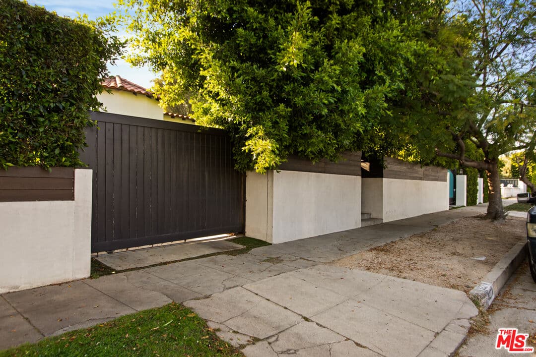 4 bd, 3 ba House in Los Angeles, CA — $17,995/mo — photo 2