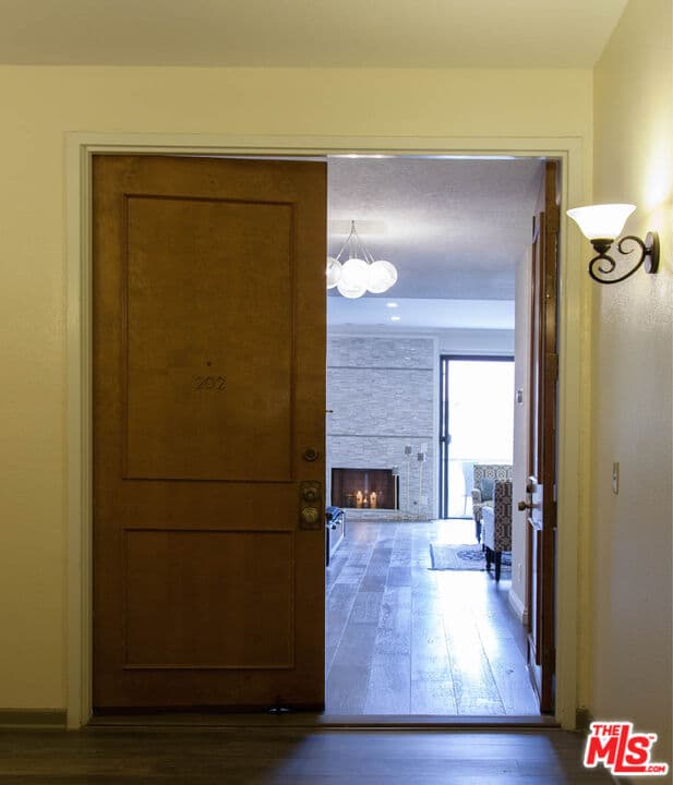 Double Door Entry (photo 2 of 25)