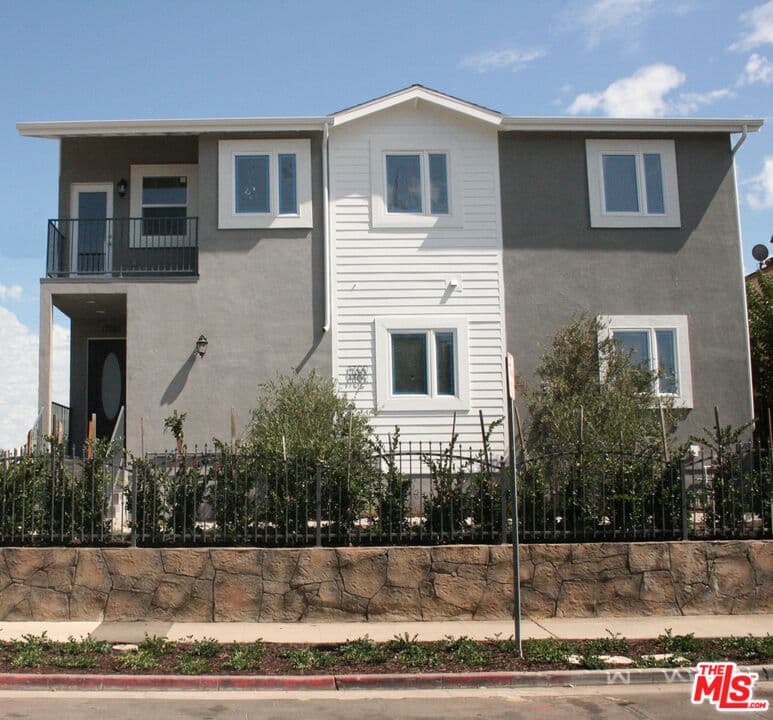 3 bd, 2 ba House in Los Angeles, CA — $3,400/mo — photo 2