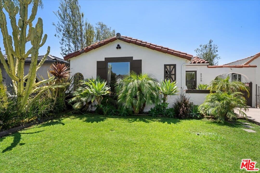 2 bd, 1 ba House in Los Angeles, CA — $5,250/mo — photo 2