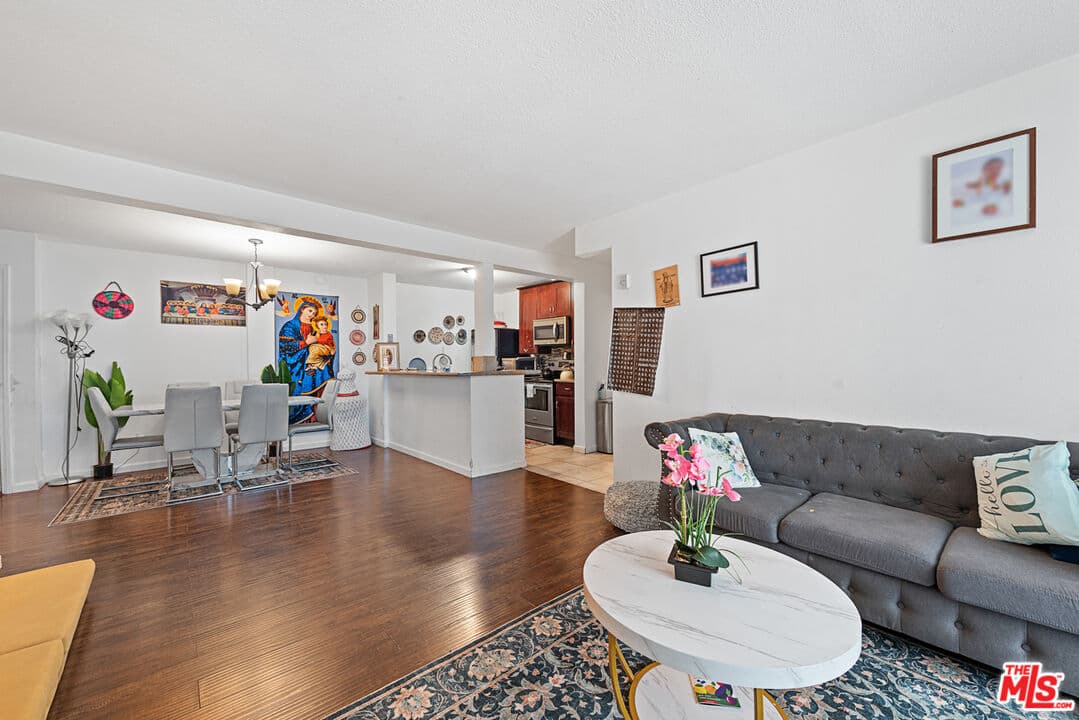 2 bd, 2 ba Condo in Inglewood, CA — $2,500/mo — photo 2