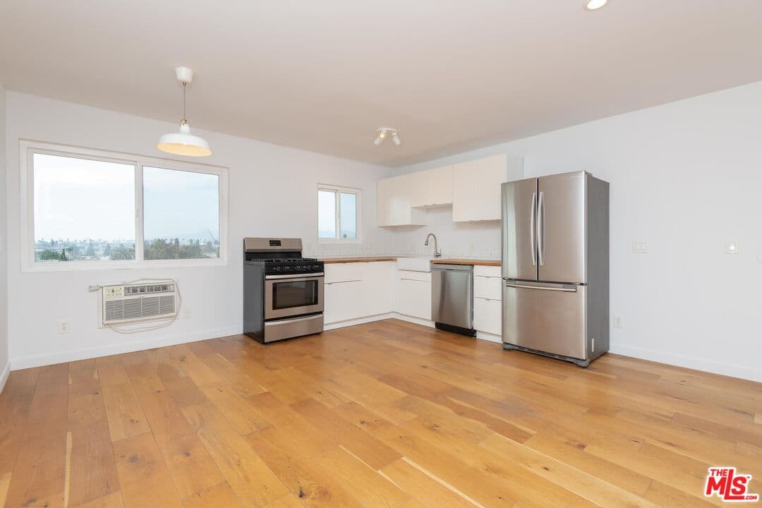 2 bd, 2 ba Apartment in Los Angeles, CA — $2,995/mo — photo 1