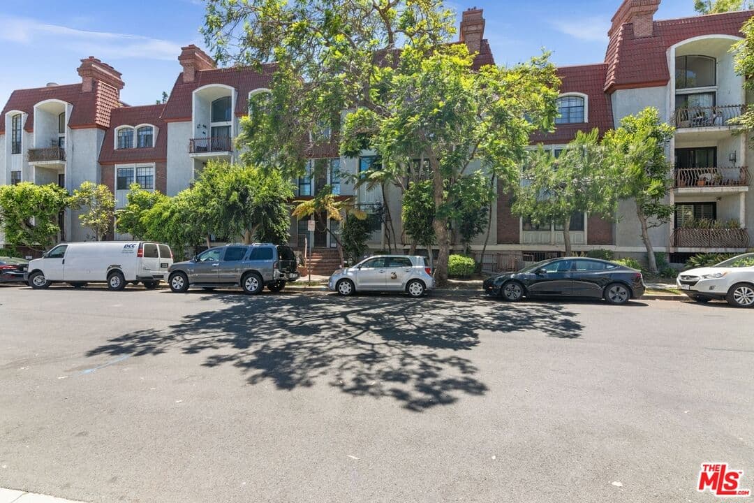 2BR Condo in Los Angeles — $4,495/mo