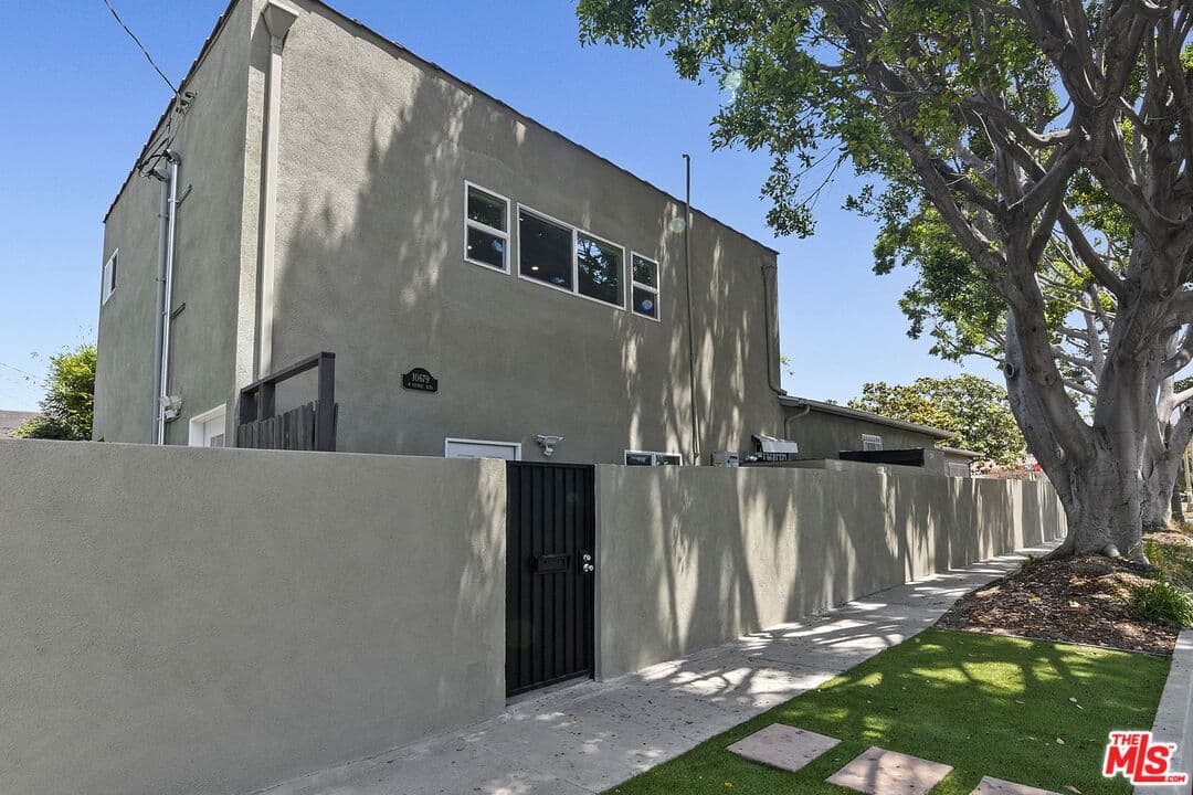 2 bd, 2 ba House in Los Angeles, CA — $3,499/mo — photo 1