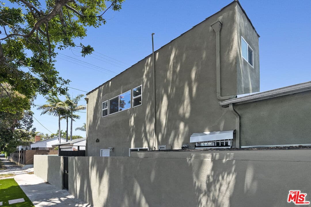 2 bd, 2 ba House in Los Angeles, CA — $3,499/mo — photo 2