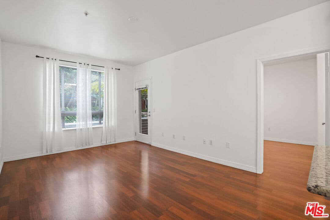 2 bd, 2 ba Condo in Los Angeles, CA — $3,200/mo — photo 2