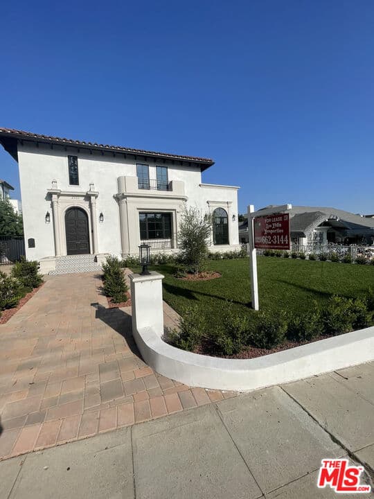 3 bd, 4 ba House in Los Angeles, CA — $15,000/mo — photo 2
