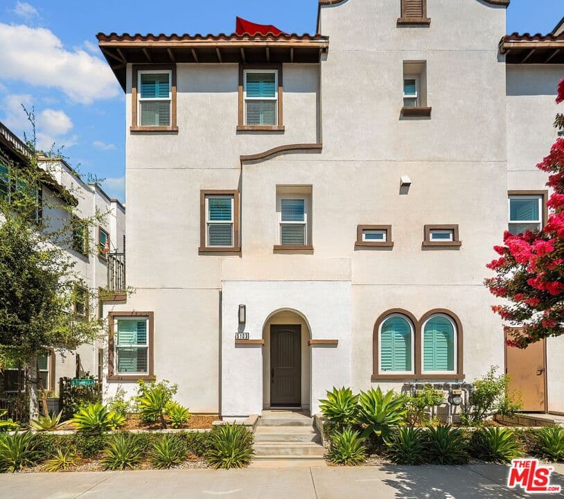 3 bd, 4 ba House in Los Angeles, CA — $5,995/mo — photo 2