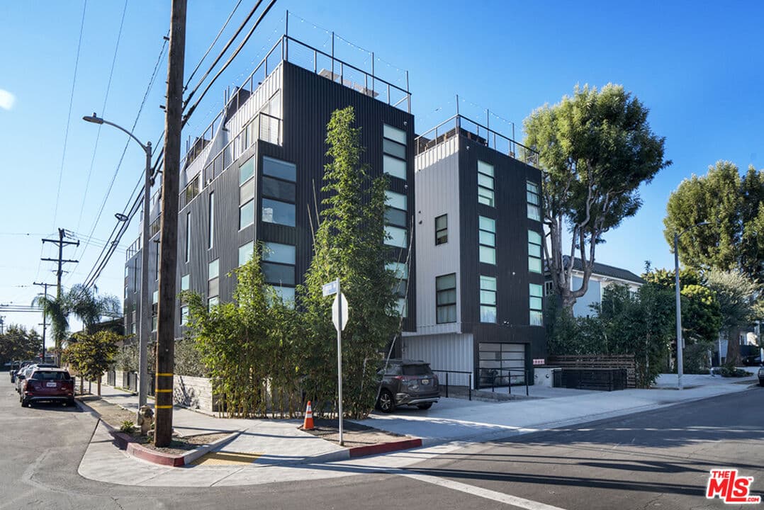 1 bd, 0 ba Townhouse in Los Angeles, CA — $2,100/mo — photo 2