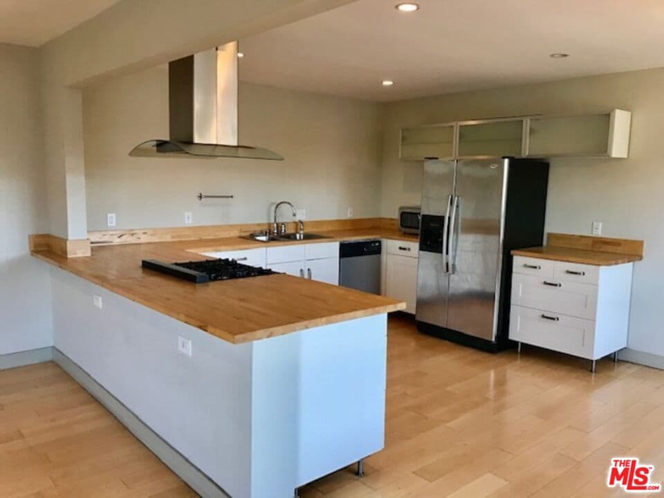 3 bd, 1 ba Apartment in Los Angeles, CA — $4,195/mo — photo 1