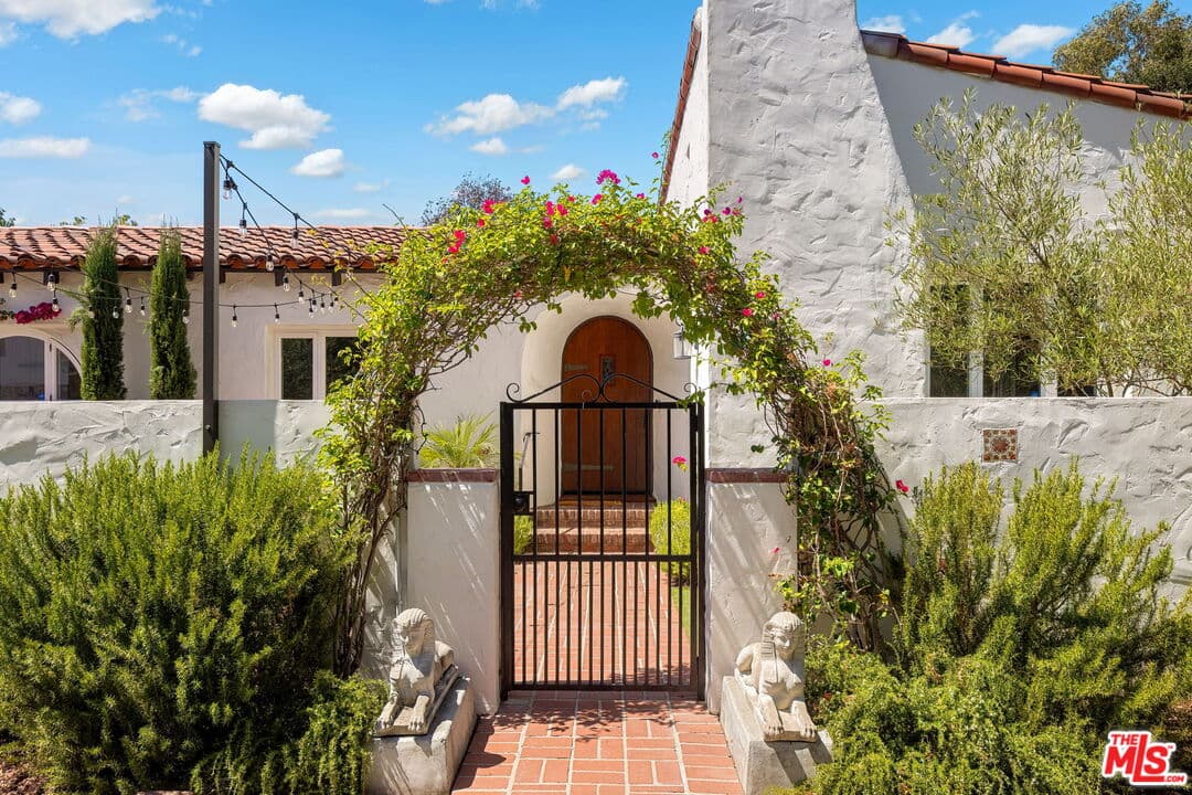 2 bd, 2 ba Townhouse in Los Angeles, CA — $5,000/mo — photo 2