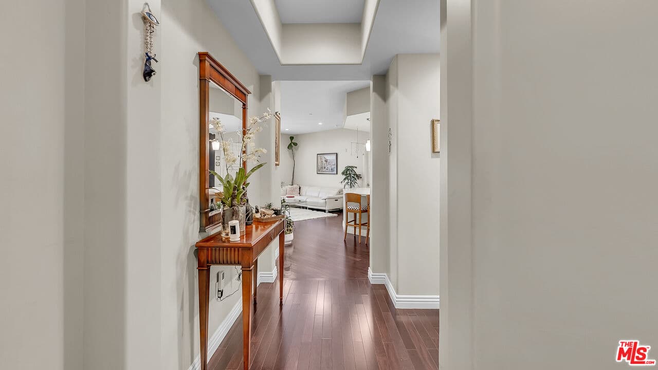 2 bd, 2 ba Condo in Glendale, CA — $6,500/mo — photo 2