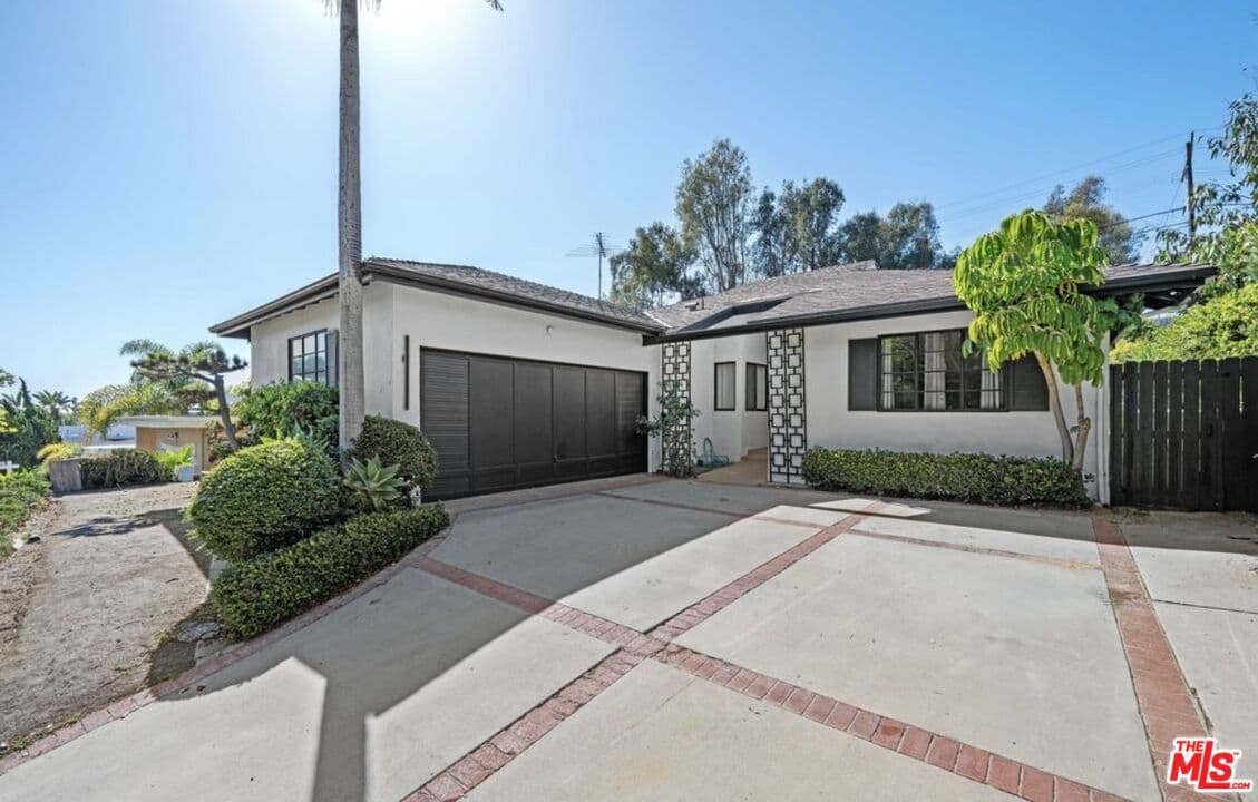 4 bd, 3 ba House in Los Angeles, CA — $9,995/mo — photo 2