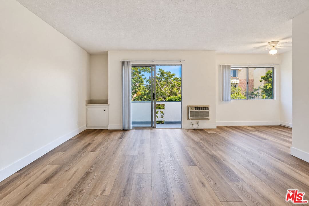 2 bd, 2 ba Apartment in Los Angeles, CA — $3,095/mo — photo 2
