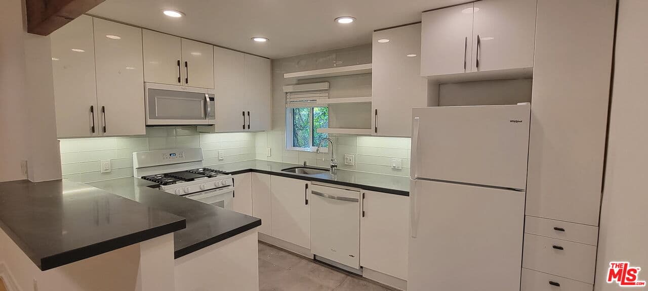 1 bd, 1 ba Townhouse in Venice, CA — $2,850/mo — photo 2