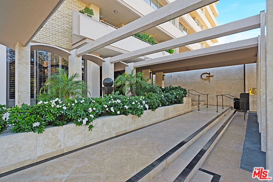 2 bd, 3 ba Condo in Los Angeles, CA — $6,750/mo — photo 2