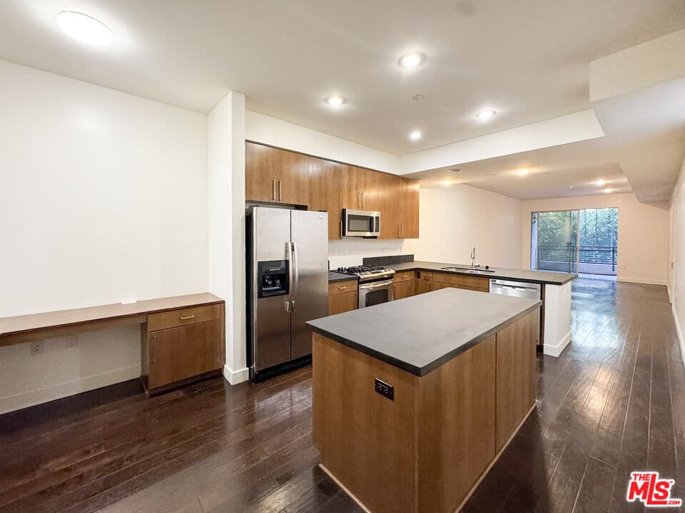 2 bd, 2 ba Condo in Los Angeles, CA — $3,500/mo — photo 2