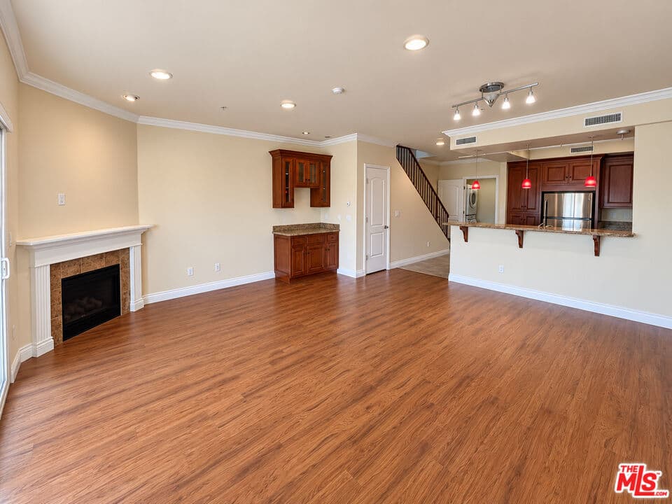 2BR Townhouse in Burbank β $3,895/mo