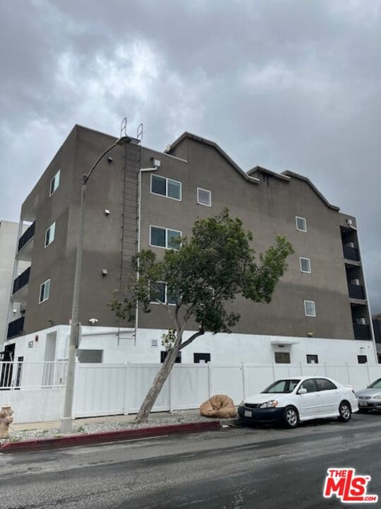 3 bd, 4 ba Apartment in Los Angeles, CA — $5,900/mo — photo 1
