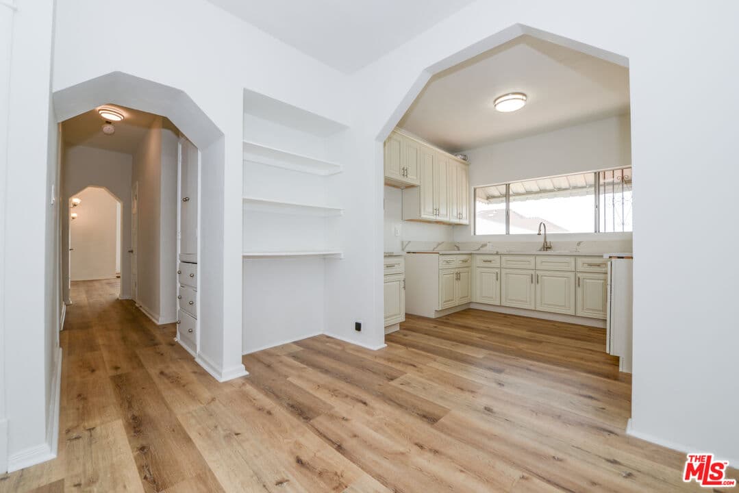 3BR Townhouse in Los Angeles — $2,888/mo