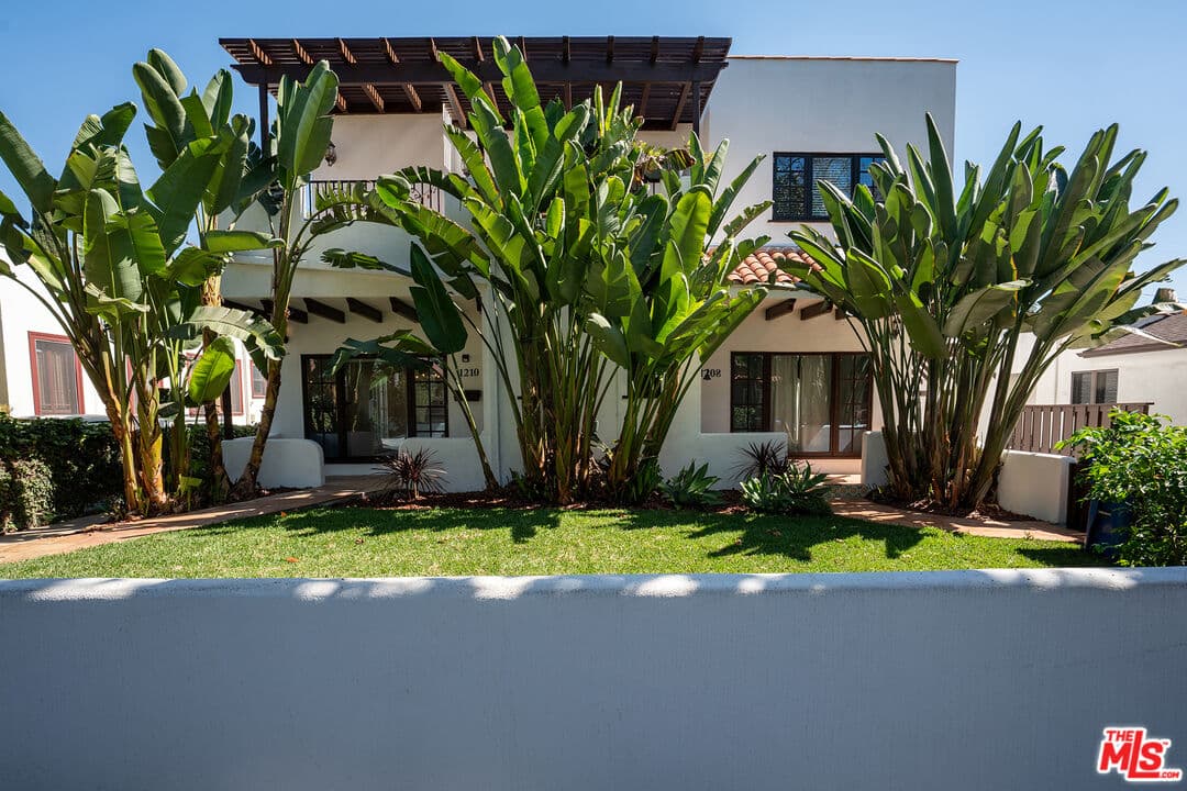2 bd, 2 ba Townhouse in Los Angeles, CA — $5,250/mo — photo 1