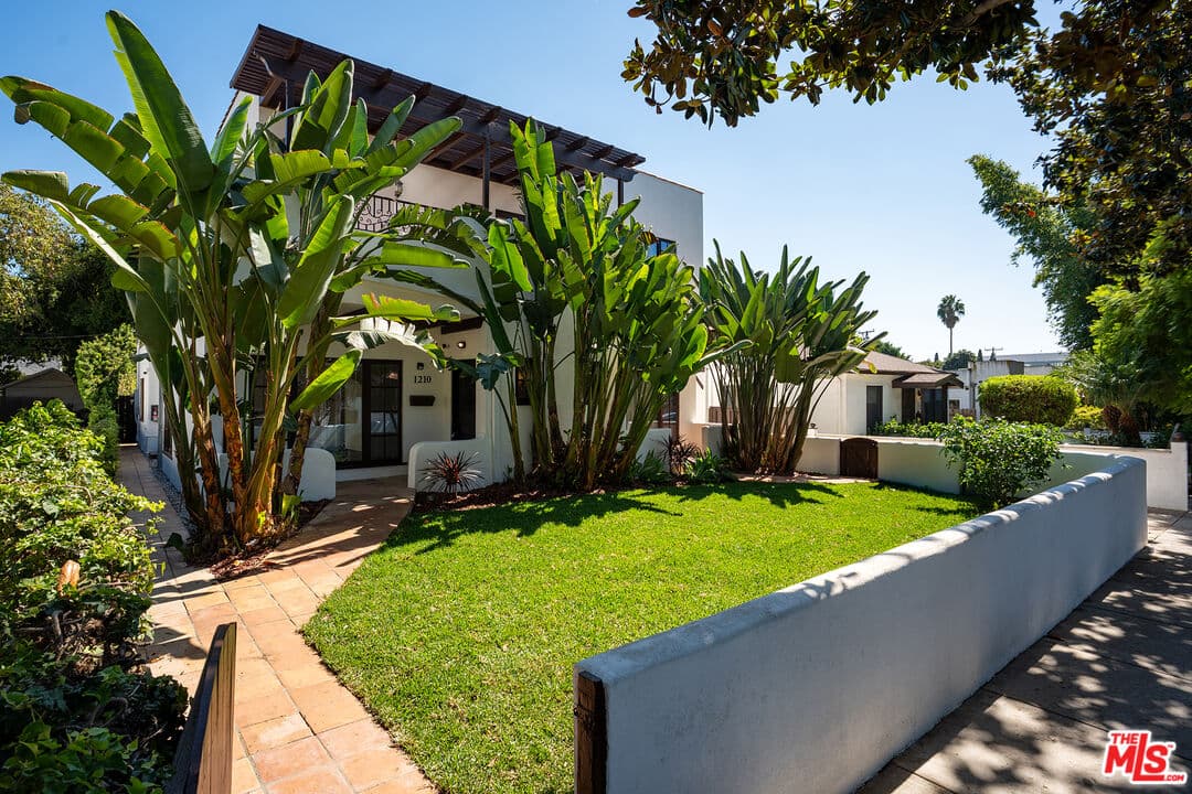 2 bd, 2 ba Townhouse in Los Angeles, CA — $5,250/mo — photo 2