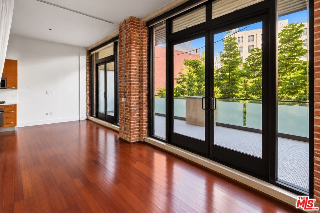 Studio, 1 ba Condo in Los Angeles, CA — $2,300/mo — photo 2