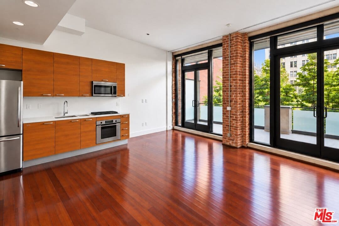 Studio, 1 ba Condo in Los Angeles, CA — $2,300/mo — photo 1