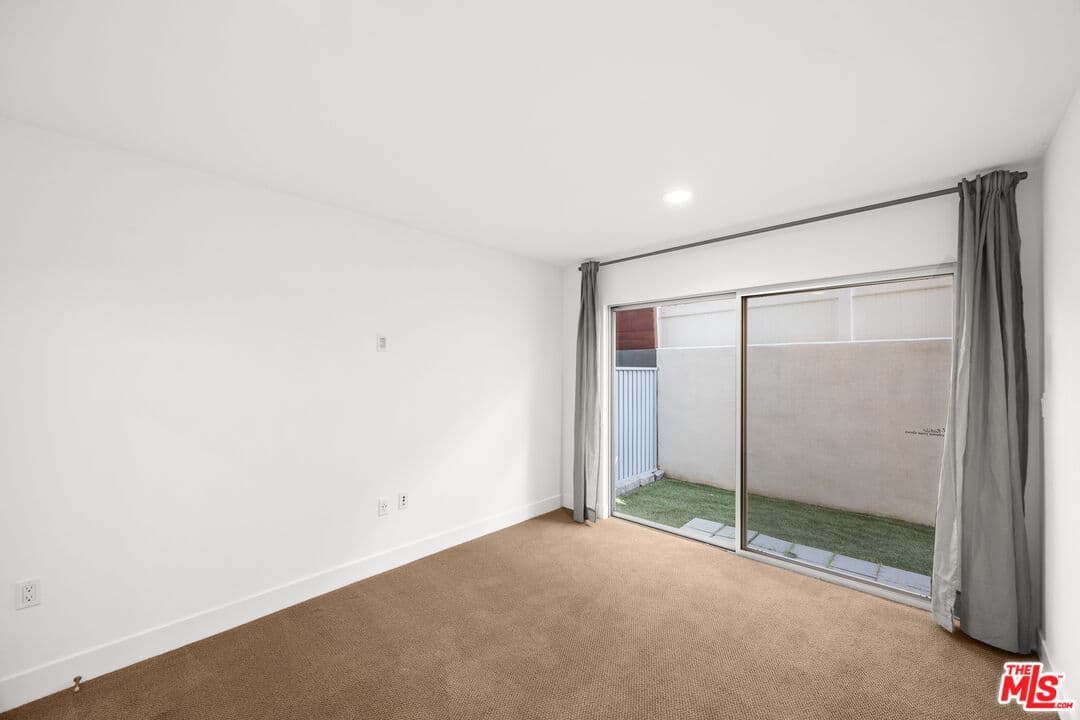 4 bd, 3 ba Townhouse in Los Angeles, CA — $4,995/mo — photo 2