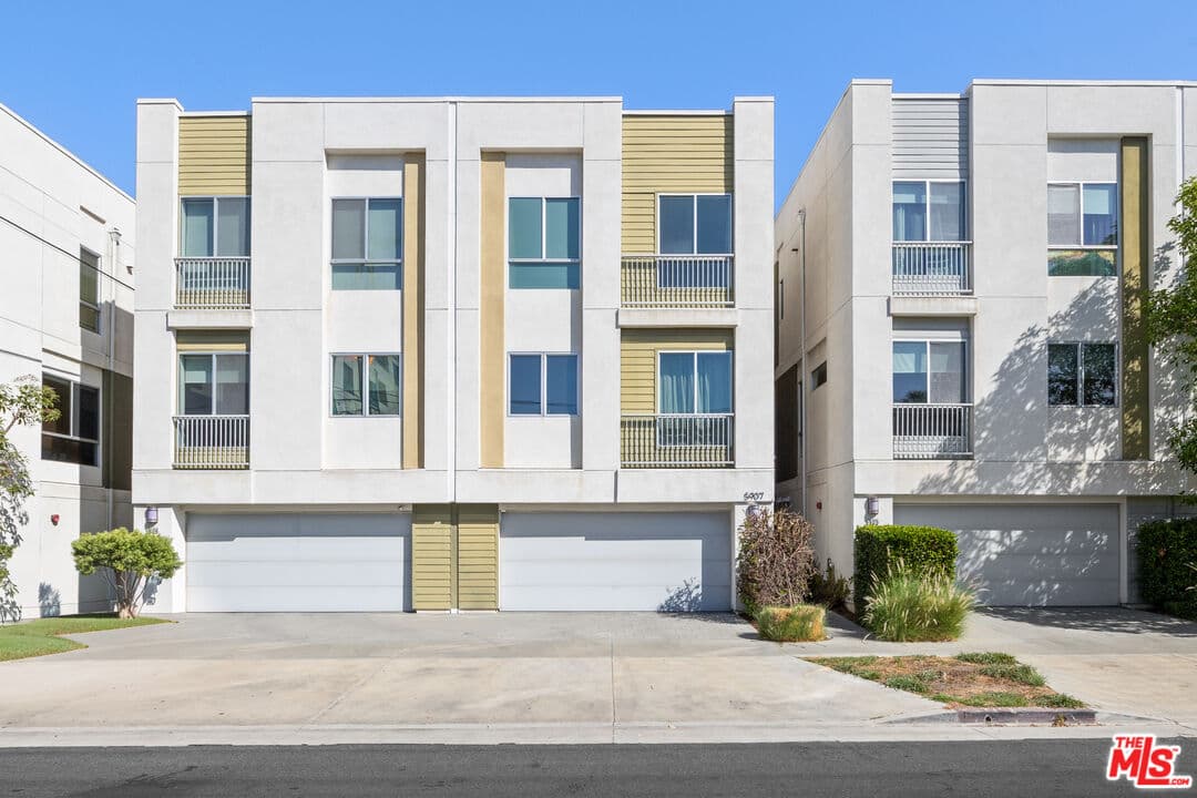 4 bd, 3 ba Townhouse in Los Angeles, CA — $4,995/mo — photo 1