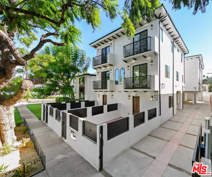 3 bd, 4 ba Townhouse in Los Angeles, CA — $5,495/mo — photo 1