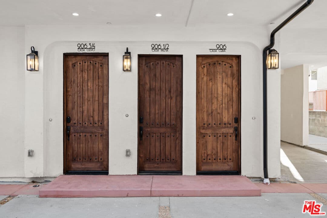 4 bd, 3 ba Townhouse in Los Angeles, CA — $6,395/mo — photo 2
