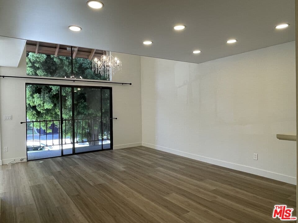 3 bd, 3 ba Townhouse in Glendale, CA — $4,600/mo — photo 2