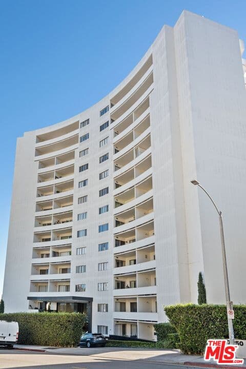 1 bd, 2 ba Condo in Los Angeles, CA — $3,350/mo — photo 1