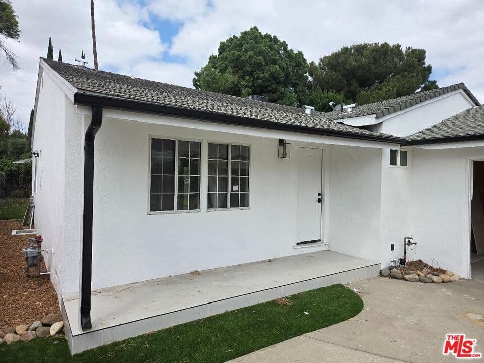 3 bd, 2 ba House in Los Angeles, CA — $4,995/mo — photo 2