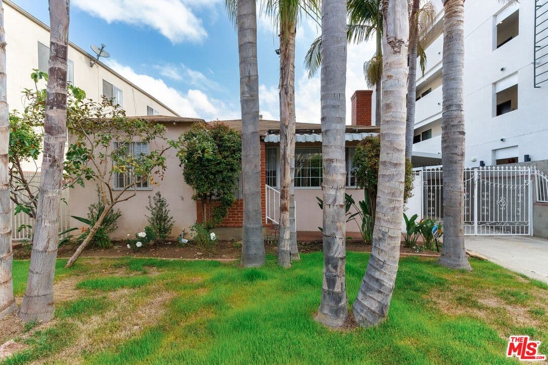 4 bd, 2 ba House in Los Angeles, CA — $4,895/mo — photo 2