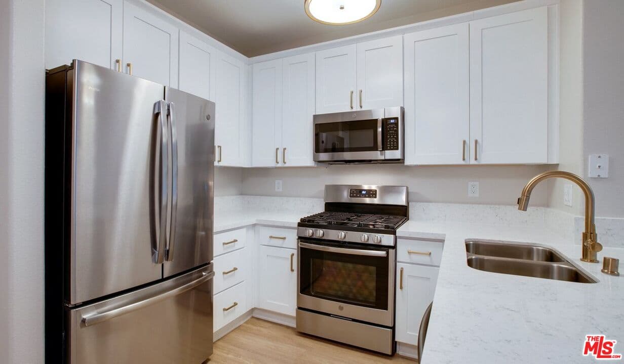 1 bd, 1 ba Condo in Los Angeles, CA — $3,497/mo — photo 2