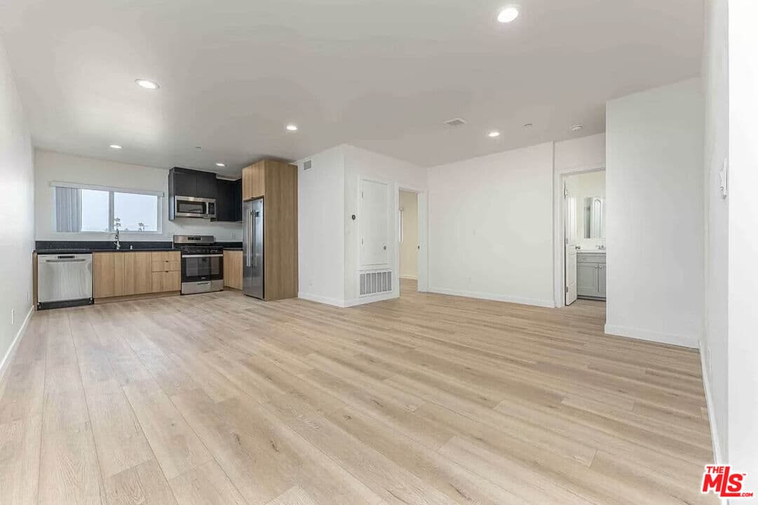 2 bd, 2 ba Townhouse in Los Angeles, CA — $3,208/mo — photo 1