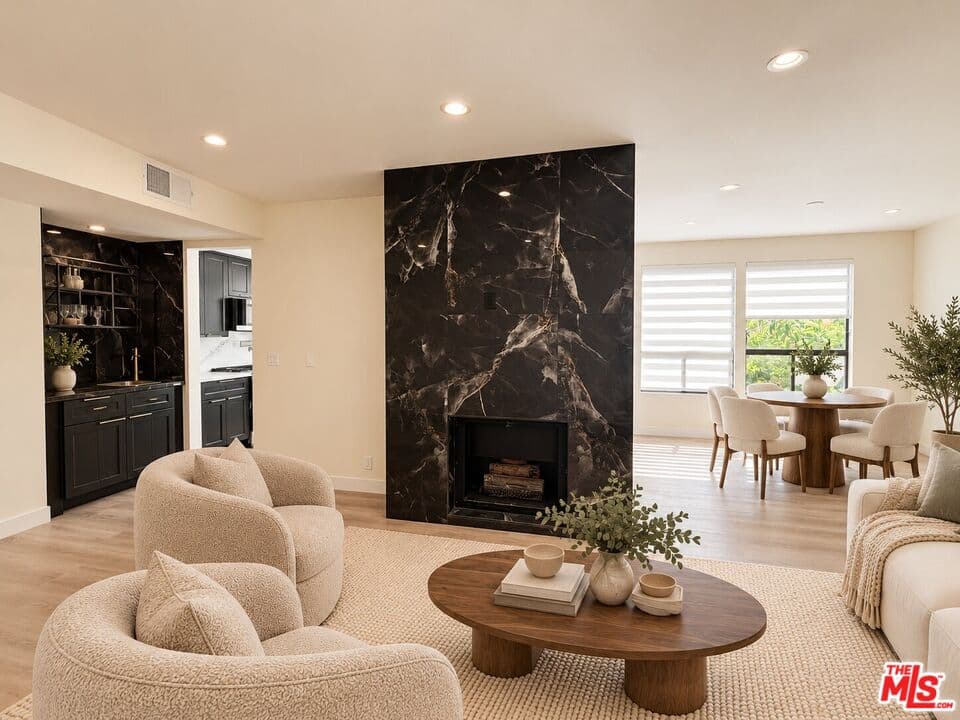 2 bd, 2 ba Townhouse in Los Angeles, CA — $4,995/mo — photo 2