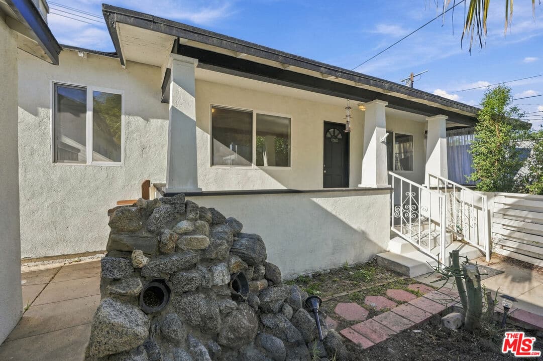 2 bd, 1 ba House in Los Angeles, CA — $3,000/mo — photo 2