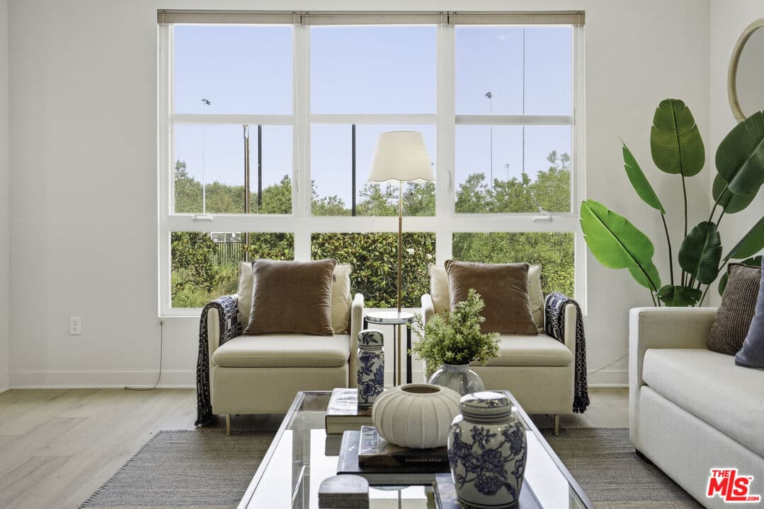 4 bd, 4 ba Townhouse in Los Angeles, CA — $4,900/mo — photo 1