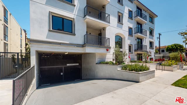 2 bd, 2 ba Condo in Los Angeles, CA — $4,000/mo — photo 2