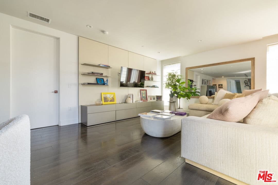 3 bd, 4 ba Condo in Los Angeles, CA — $13,000/mo — photo 2
