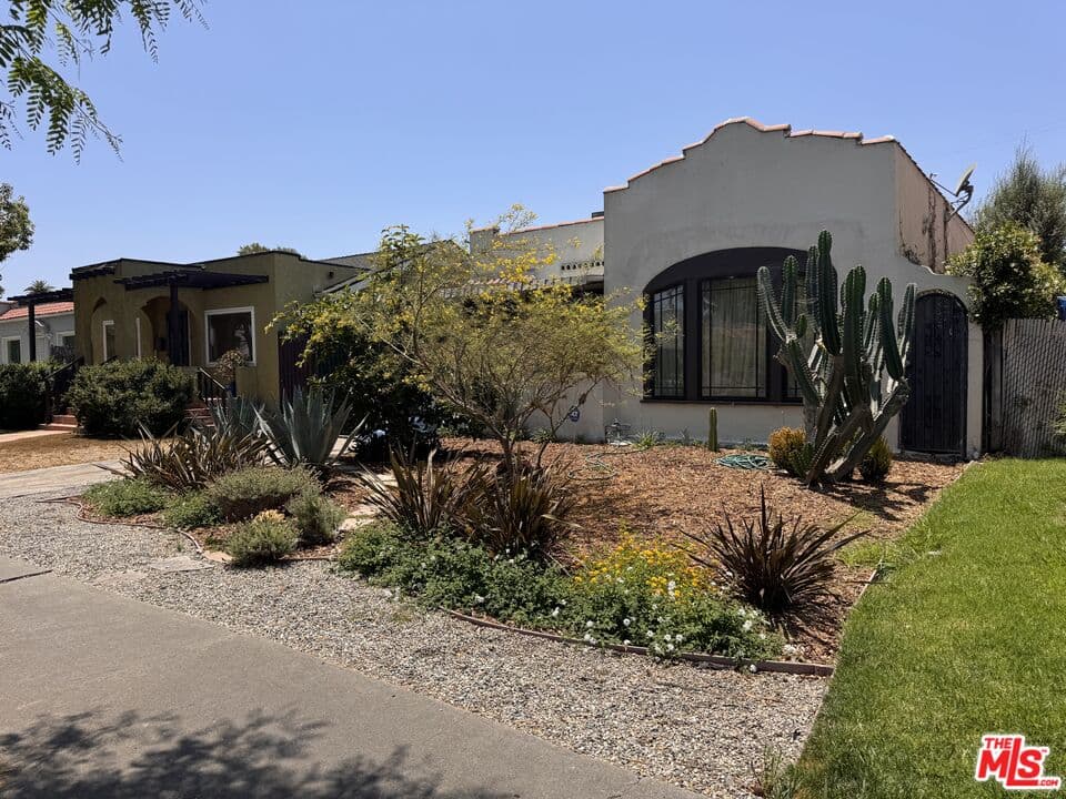 3 bd, 2 ba House in Los Angeles, CA — $4,550/mo — photo 1