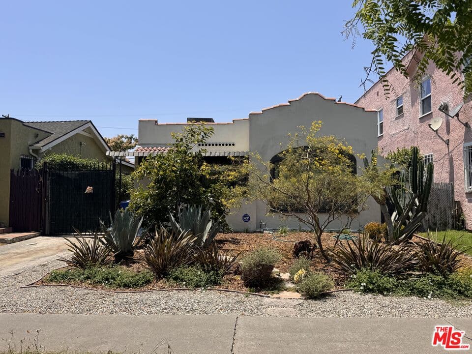 3 bd, 2 ba House in Los Angeles, CA — $4,550/mo — photo 2