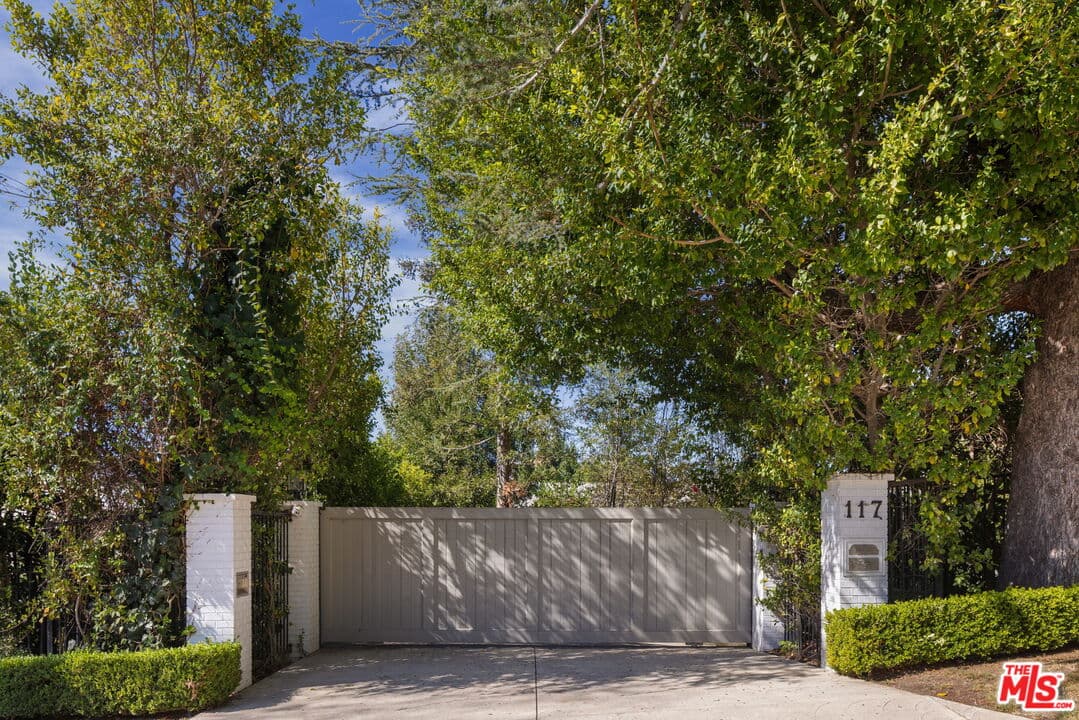 7 bd, 8 ba House in Los Angeles, CA — $55,000/mo — photo 2