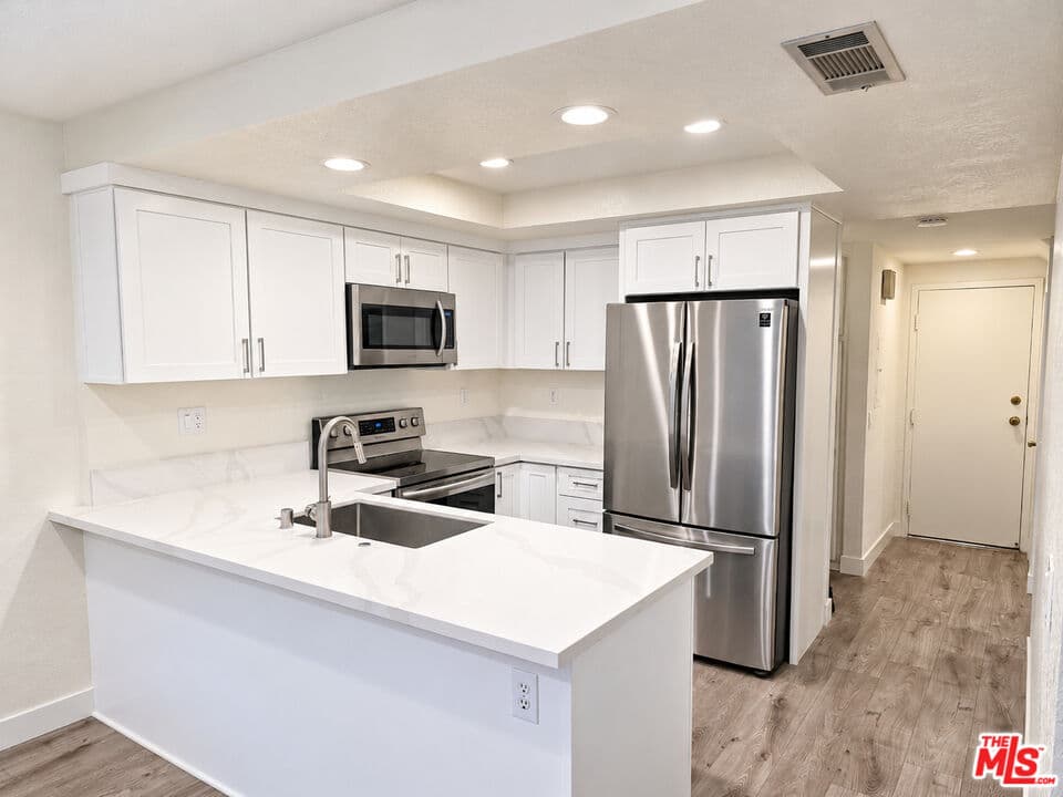 3 bd, 3 ba Townhouse in Fullerton, CA — $3,900/mo — photo 2