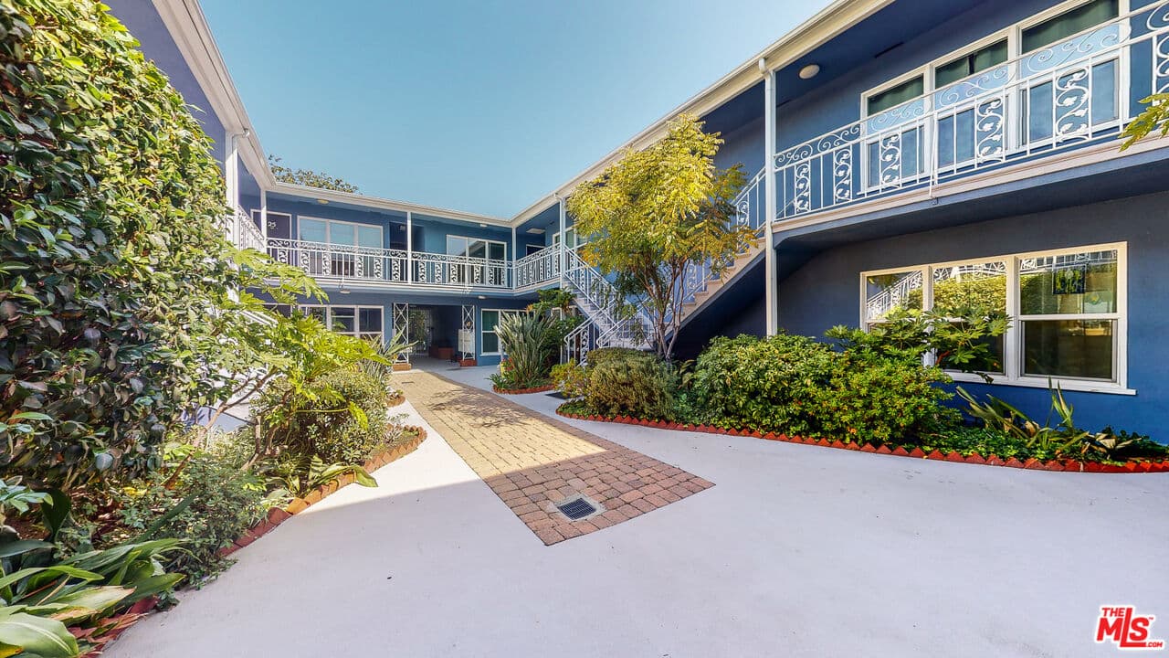 1 bd, 1 ba Apartment in Los Angeles, CA — $1,995/mo — photo 1
