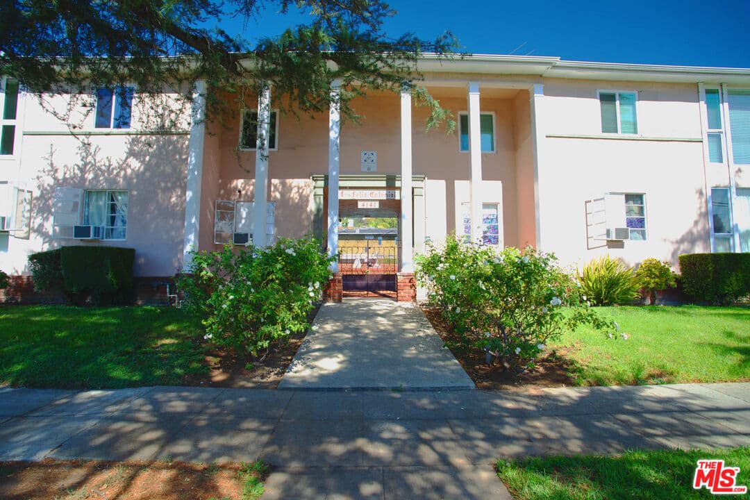 1 bd, 1 ba Townhouse in Los Angeles, CA — $2,675/mo — photo 2