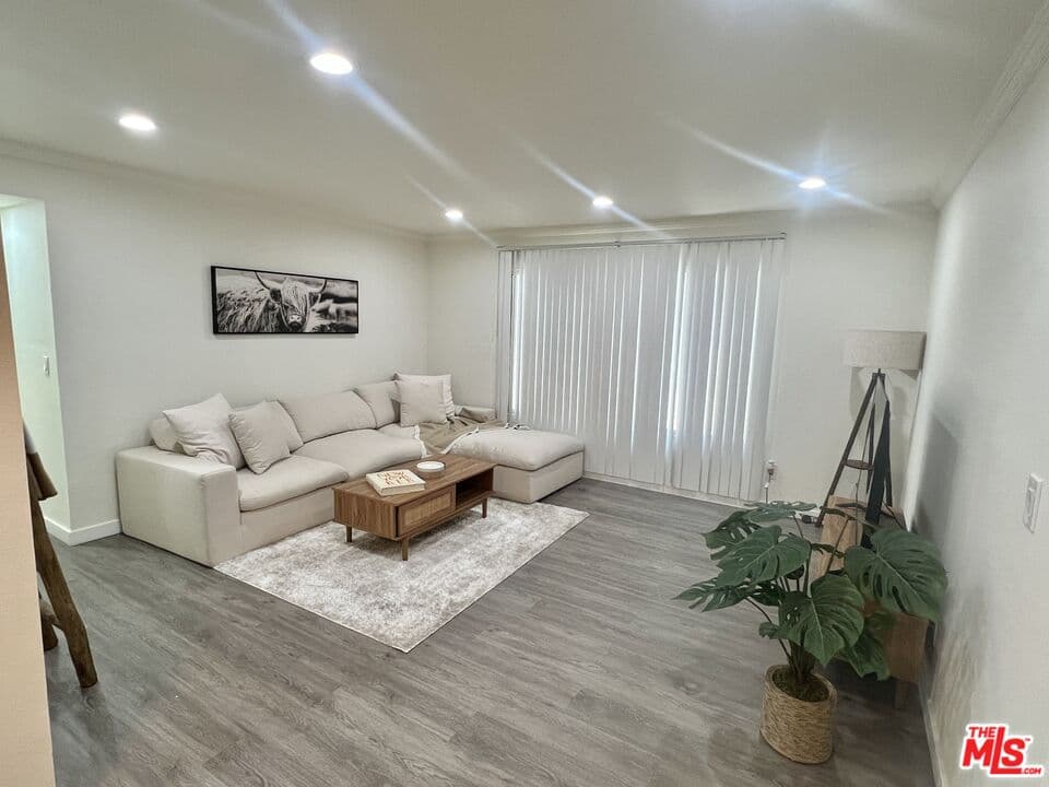 2 bd, 2 ba Condo in Glendale, CA — $2,500/mo — photo 2